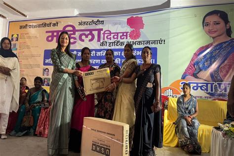 अंतर्राष्ट्रीय महिला दिवस पर अंबा प्रसाद ने बड़कागांव की महिलाओं को ...