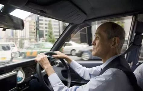 日本出租车司机都是老年人，为什么却比中国出租安全？ - 知乎