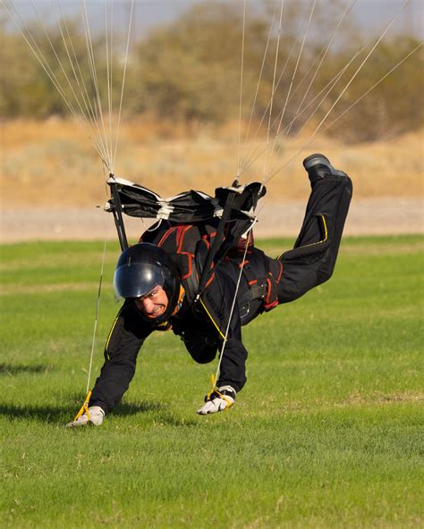 Downsizing - Skydivemag