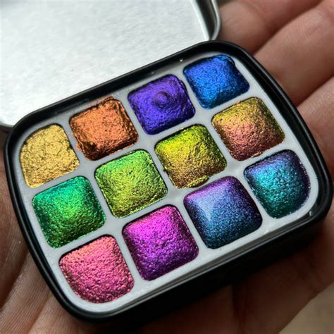 Colorshifter and Holographic paints – The Art Theory