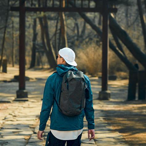 Able Carry Daybreaker 2 Review | One Tech Traveller