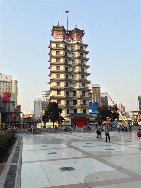 【携程攻略】郑州二七纪念塔景点,郑州火车站一出来就是这个郑州的地标性建筑。免费开放的纪念塔如今带…