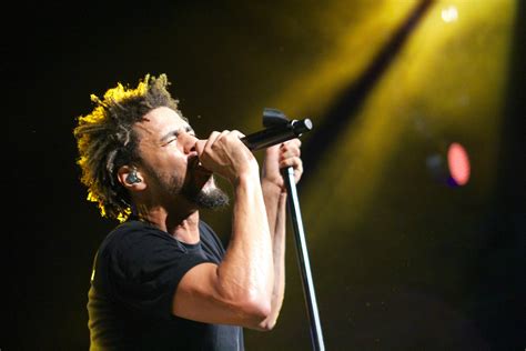 Free Images : man, music, microphone, rapper, performer, musician, sing ...