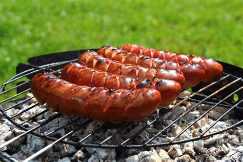 Mastering the Art of Grilling Smoked Sausage to Perfection