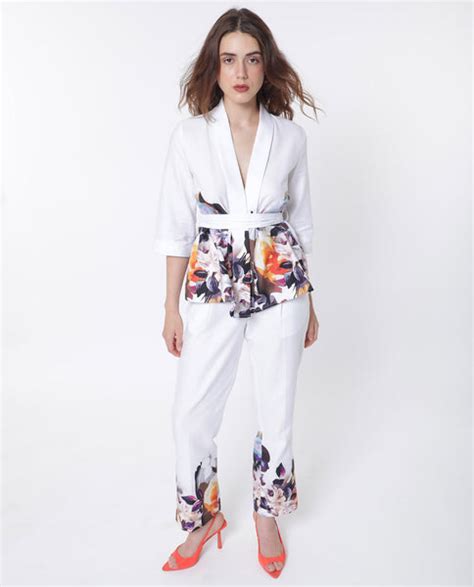 Rareism Women's Wangen White Cotton Collarless Floral Print Relaxed Fi