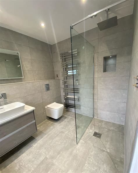 https://www.capitalbathroomfitters.co.uk/wp-content/uploads/2024/01/wet-room.jpeg?utm_source=chatgpt.com