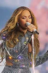 Poster of Beyonce American Singer for Room Wall Decortation, Size - 12 ...