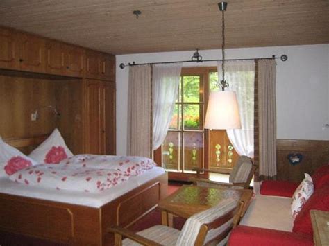 GÄSTEHAUS EDLHUBER (Mittenwald) - Hotel Reviews, Photos, Rate ...