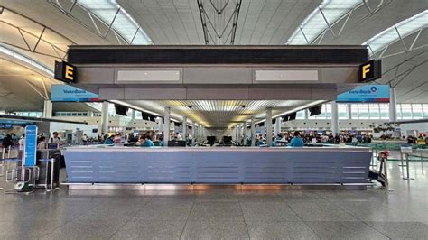 VIP Fast Track service for immigration clearance at Tan Son Nhat ...