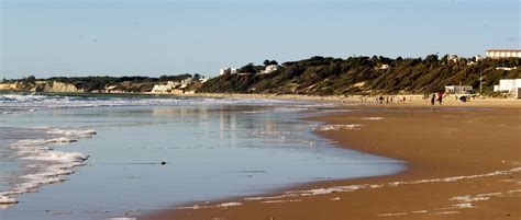 https://www.cadiz-turismo.com/playascadiz/elpuertodesantamaria/images/santacatalina/5_Playa_de_Santa_Catalina_El_Puerto_de_Santa_Maria.jpg