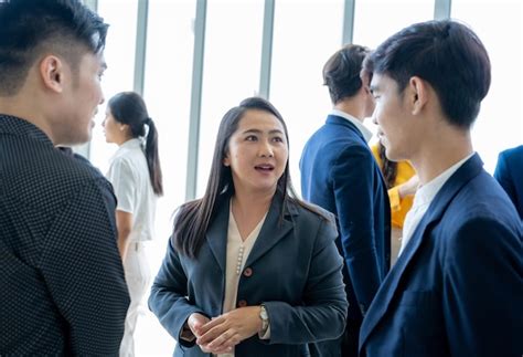 Group of People Standing in a Room Talking 的图像结果