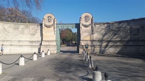 Scenic burial place of many famous people - Reviews, Photos - Pere ...