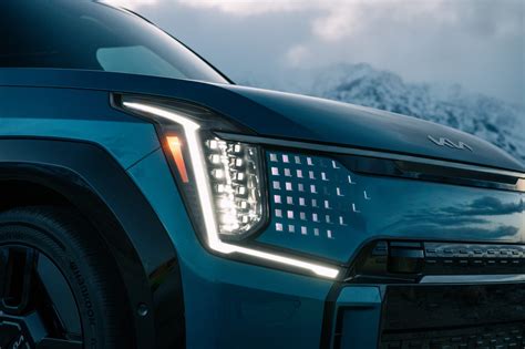 Made-in-USA Kia EV9 Debuts in New York With Up to 300 Miles of Range - autoevolution