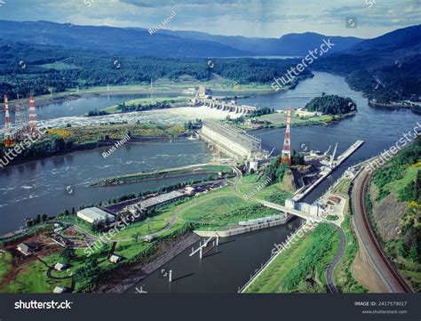 Aerial Images Bonneville Dam Oregon Usa Stock Photo 2417579017 ...