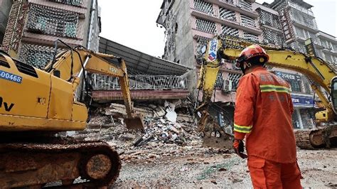长沙自建房倒塌事故：23人被困5人已获救，仍有39人失联_快看_澎湃新闻-The Paper