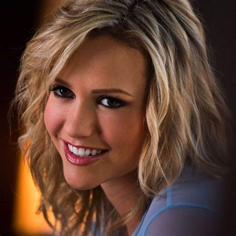 Mia Khalifa Biography