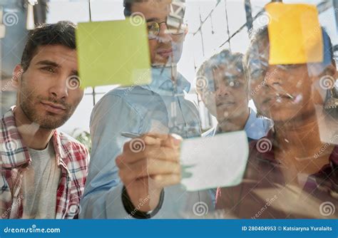 Business People Divided by Wall 的图像结果