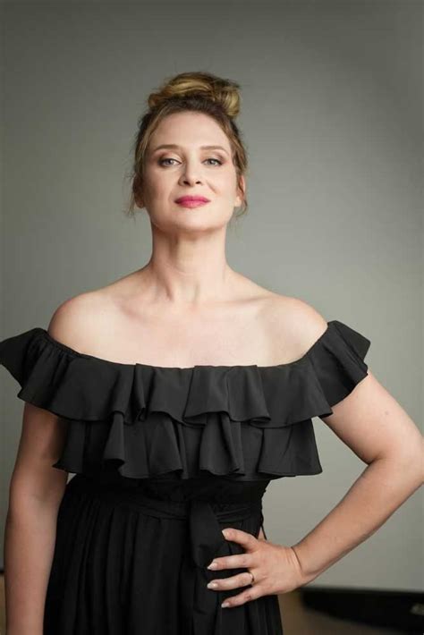 CRUDA E NUDA con ALICE MANGIONE, Via Paolo Guidi 77/E, 47814 Bellaria ...