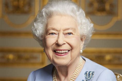 Queen Elizabeth II final portrait: Never-before-seen photo released ...
