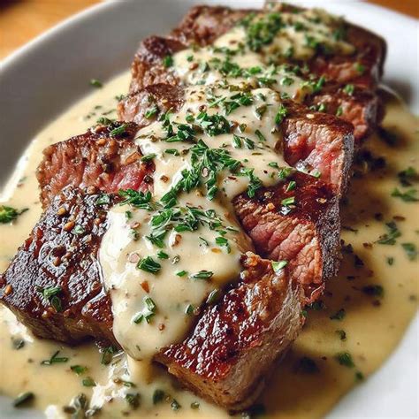 Steak de Bœuf Sauce Béarnaise : Le Plat Français Classique et Raffiné ...