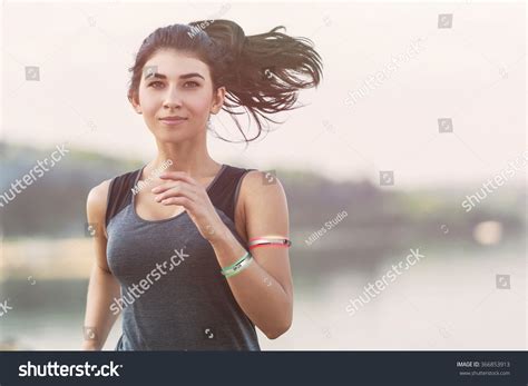 Lady Running 的图像结果