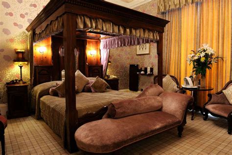 Edinburgh hotels for mid-range travellers, Edinburgh - TimesTravel