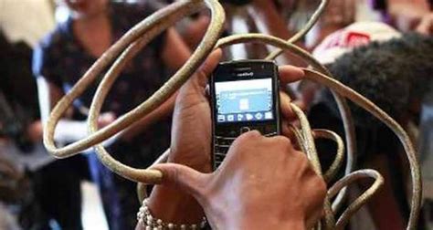 Indian man has longest finger nails in the world, sets a Guinness World ...