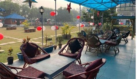 This Farmhouse Cafe In Greater Noida With Pool & Cabanas Is The Perfect ...