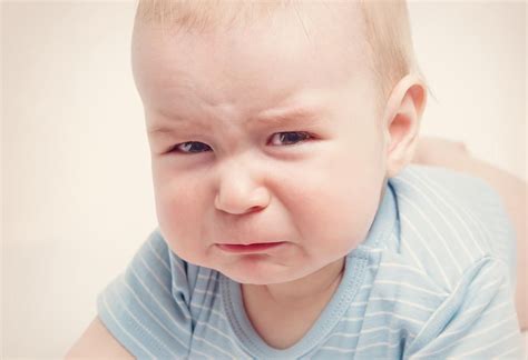 جدول مراحل النمو للأطفال (من سن 1 إلى 12 شهر)