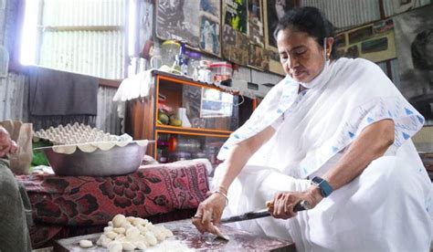 After pani puri, Mamata makes momos at roadside stall in Darjeeling ...