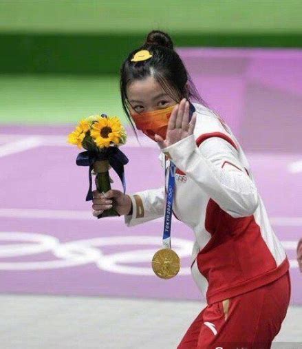 奥运冠军杨倩入选2021年最美大学生_手机新浪网