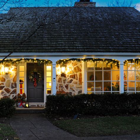 How to Hang Christmas Garland Outdoors with Lights - Building Bluebird