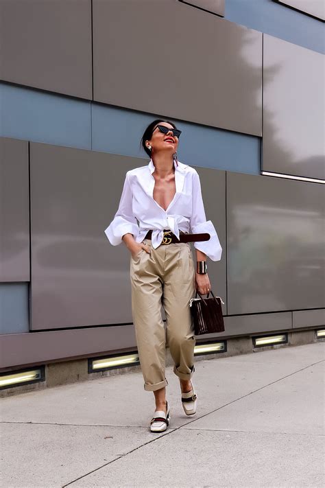 How to wear high waisted chinos Beige Chinos, Chic Outfits, Work ...