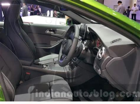 Updated COMAND infotainment system - 2016 Mercedes A Class (facelift ...