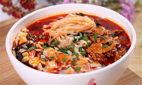 Qishan minced pork & vegetables noodles 岐山臊子面 - YouTube