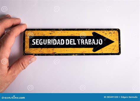 Work Safety Concept. Text on the Direction Arrow in Spanish Stock Photo ...
