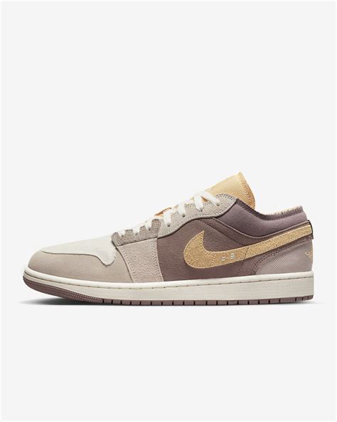 Air Jordan 1 Low SE Craft Men's Shoes. Nike IN