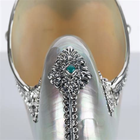 Lot - Amazing Nautilus shell that is very collectible as it is on the endangered list. Circa ...
