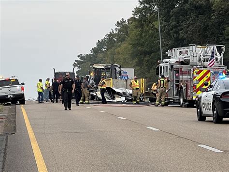 Suspect in custody, 1 dead after Arkansas chase ends in fiery crash in ...