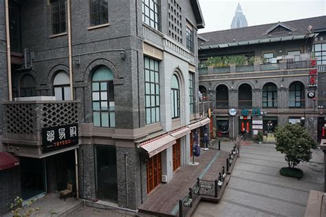“南京1912历史街区”，堪称南京夜生活最丰富的地方，深受年轻人的喜爱与欢迎。 - 知乎