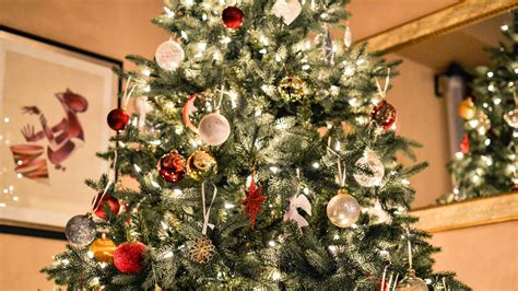 Download wallpaper 1920x1080 christmas tree, ornaments, garlands full ...