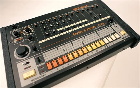 Black Box: Roland TR-808, Analog-Drumcomputer - AMAZONA.de
