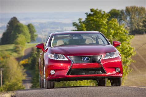 2014 Lexus ES 300h technical and mechanical specifications