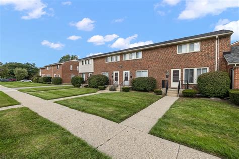 Oak Park Manor Apartments & Townhomes - Oak Park, MI 48237 ...