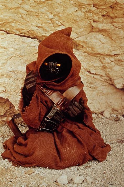 Jawa on set #Starwars | Star wars episode iv, Star wars episodes, Star ...