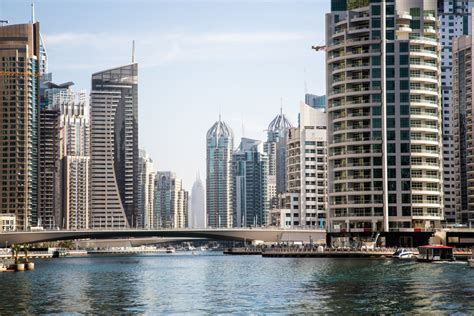 在迪拜设立公司的综合指南：自贸区与内陆公司 - 阿中产业研究院
