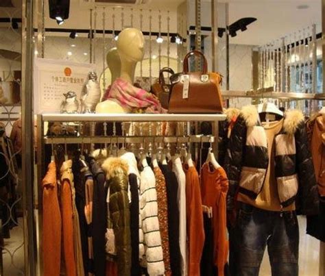 品牌女装加盟尾货店 在商场开家服装店，会有很好的盈利吗？