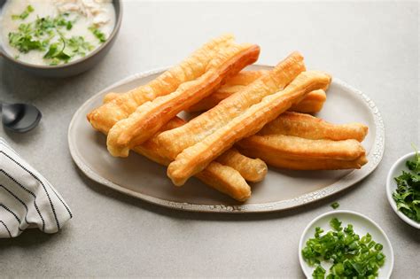 Chinese Donut Recipe (Youtiao / Dầu Cháo Quẩy) - Hungry Huy