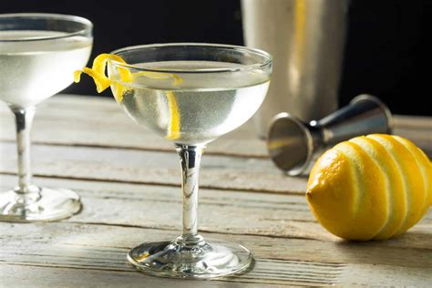 How to Make a James Bond Martini: Shaken Or Stirred?