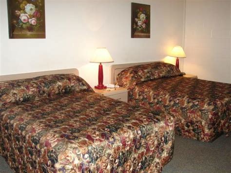 EAGLE AND ROSE INN (Cobb) - Inn Reviews, Photos, Rate Comparison ...